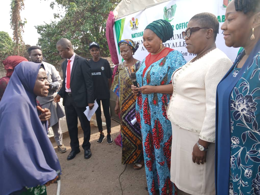 oyo-state-govt-federal-govt-collaborate-to-alleviate-poverty.jpg