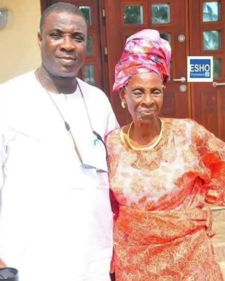 senator-adeola-yayi-condoles-with-king-wasiu-ayinde-marshal-over-mothers-death.jpg