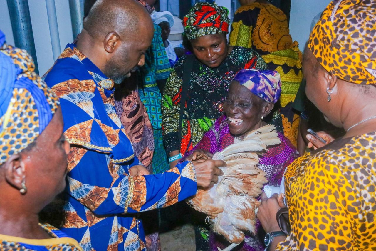 eid-el-fitr-primate-ayodele-distributes-bags-of-rice-chicken-others-to-muslims.jpg