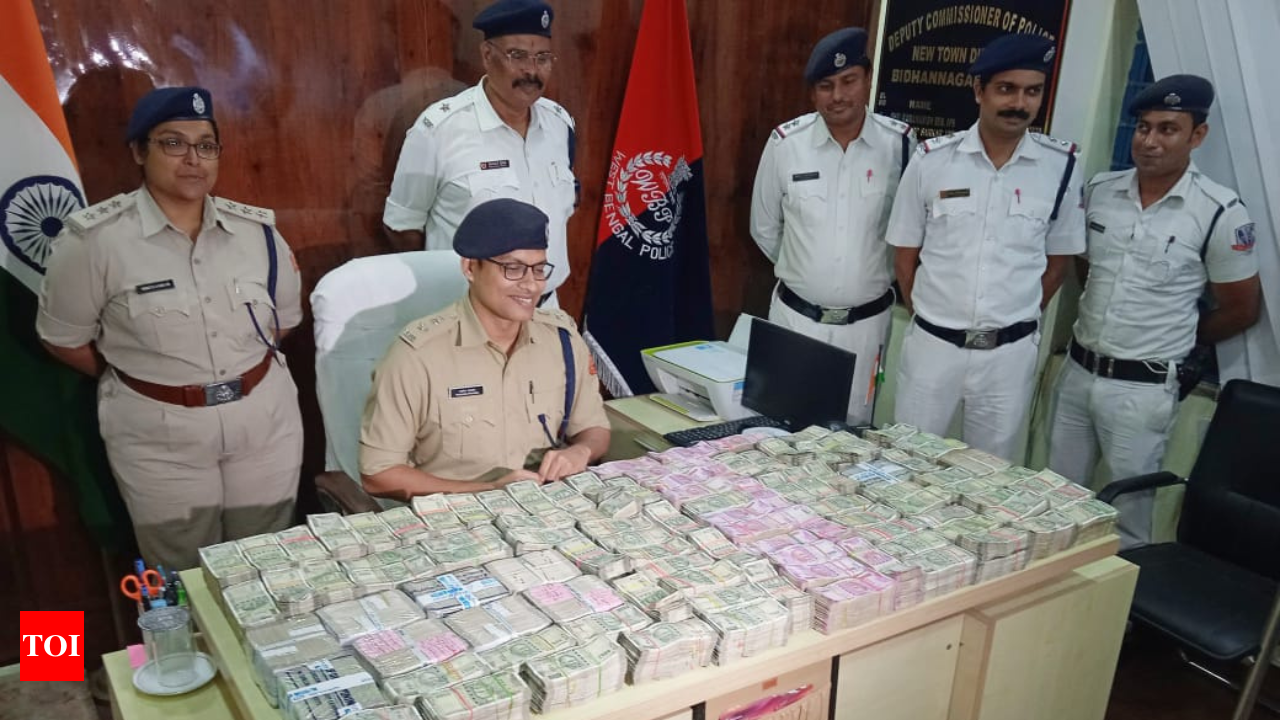 illegal-call-centre-about-rs-3-7-cr-seized-from-flat-in-salt-lake.png