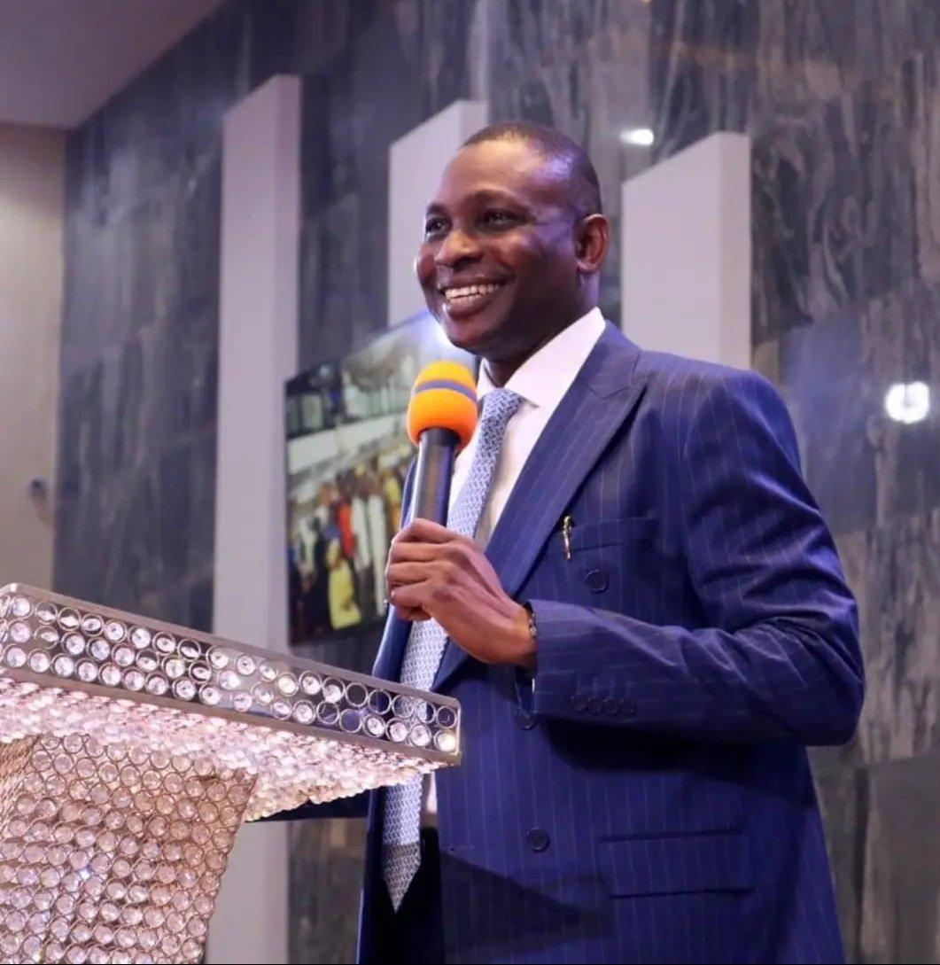 lets-give-olukoyede-his-flowers.jpg