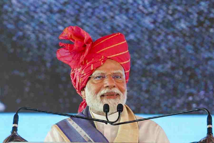 congress-followed-a-policy-of-appeasement-pm-modi-targets-congress-over-waqf-law.jpg