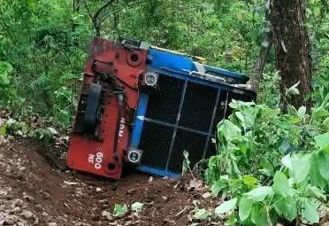 dhr-locomotive-overturns-near-sukhna-none-injured.jpg
