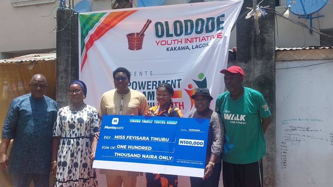 empowerment-tinubu-youth-family-movement-gifts-n100k-each-to-18-people-in-lagos.jpg