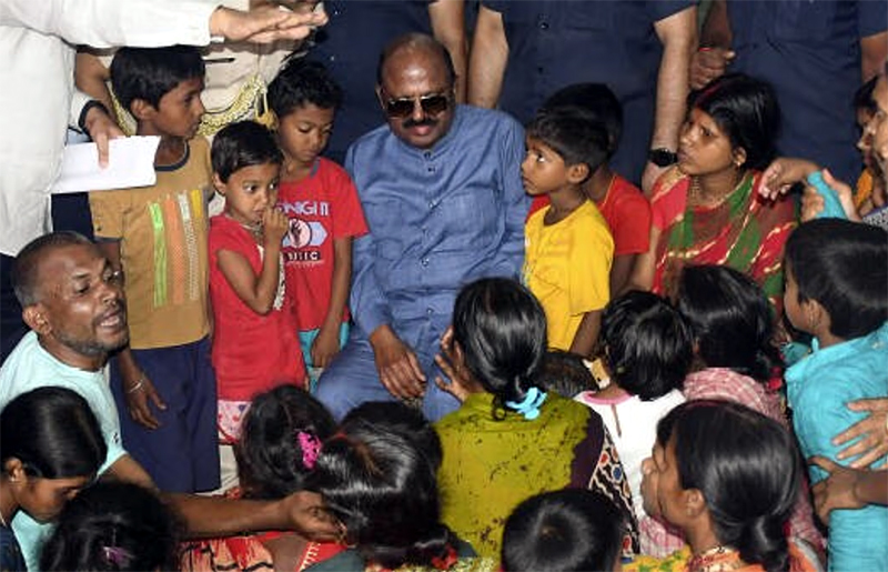 guv-meets-family-of-deceased-in-violence-hit-murshidabad.jpg