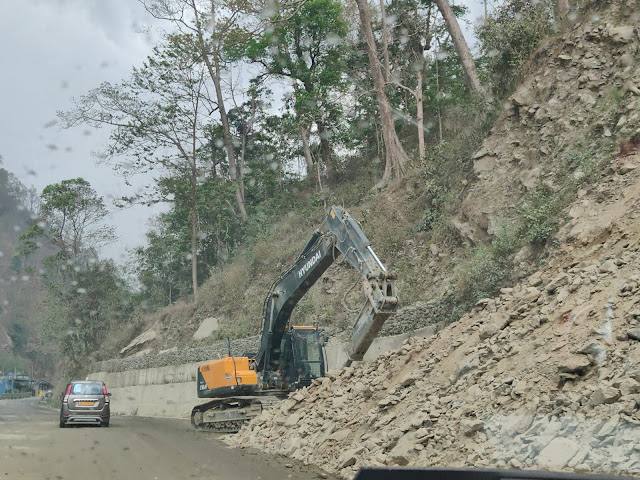 major-repair-work-on-nh-10-causes-severe-traffic-congestion-partial-road-closure-affects-commuters-and-tourists.jpg