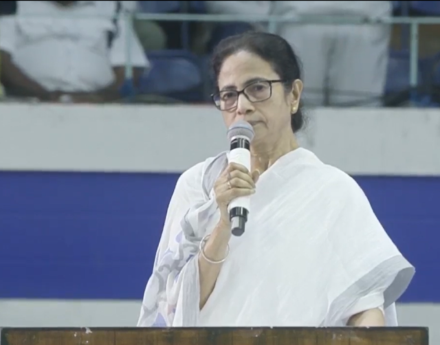 mamata-banerjee-assures-jobs-for-deserving-sparks-debate-on-supreme-court-verdict.png