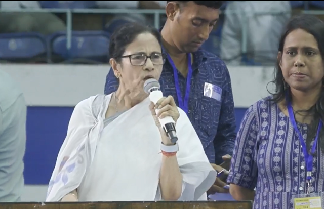 mamata-banerjee-vows-to-support-sacked-teachers-criticizes-supreme-court-verdict-amid-unrest-in-bengal.png