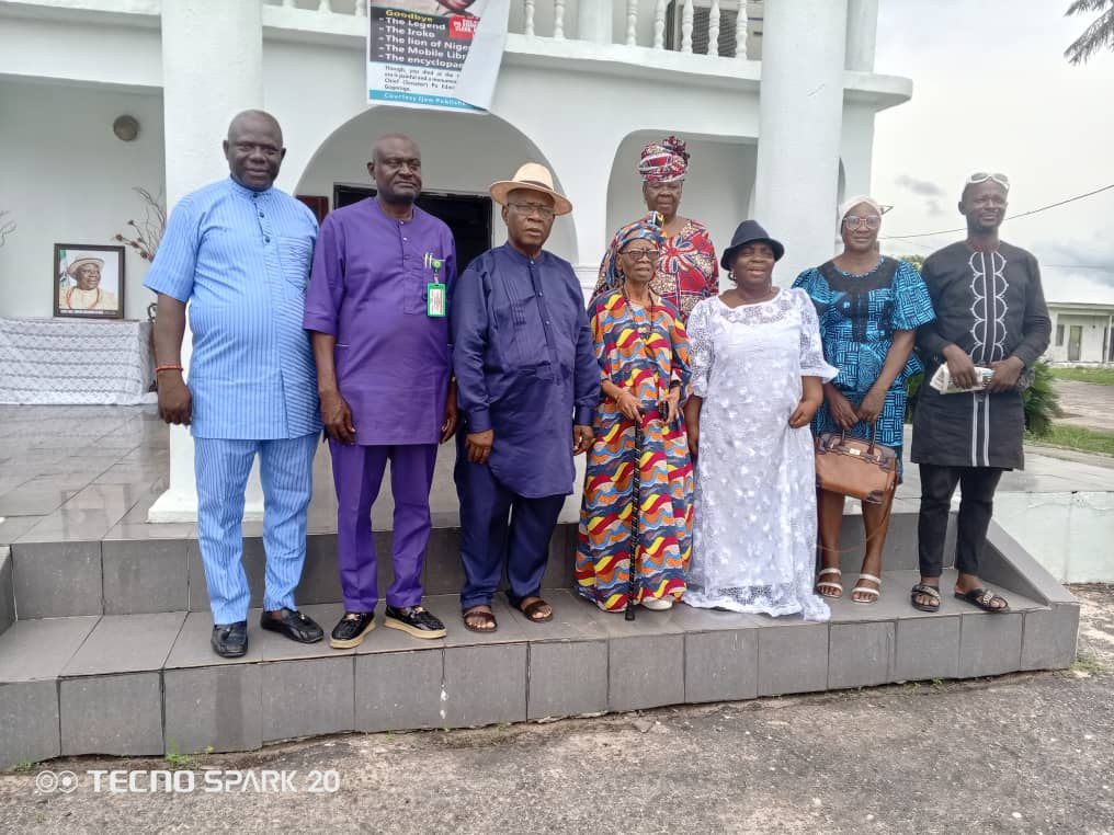 obule-family-pays-condolence-visit-to-family-of-late-clark.jpg