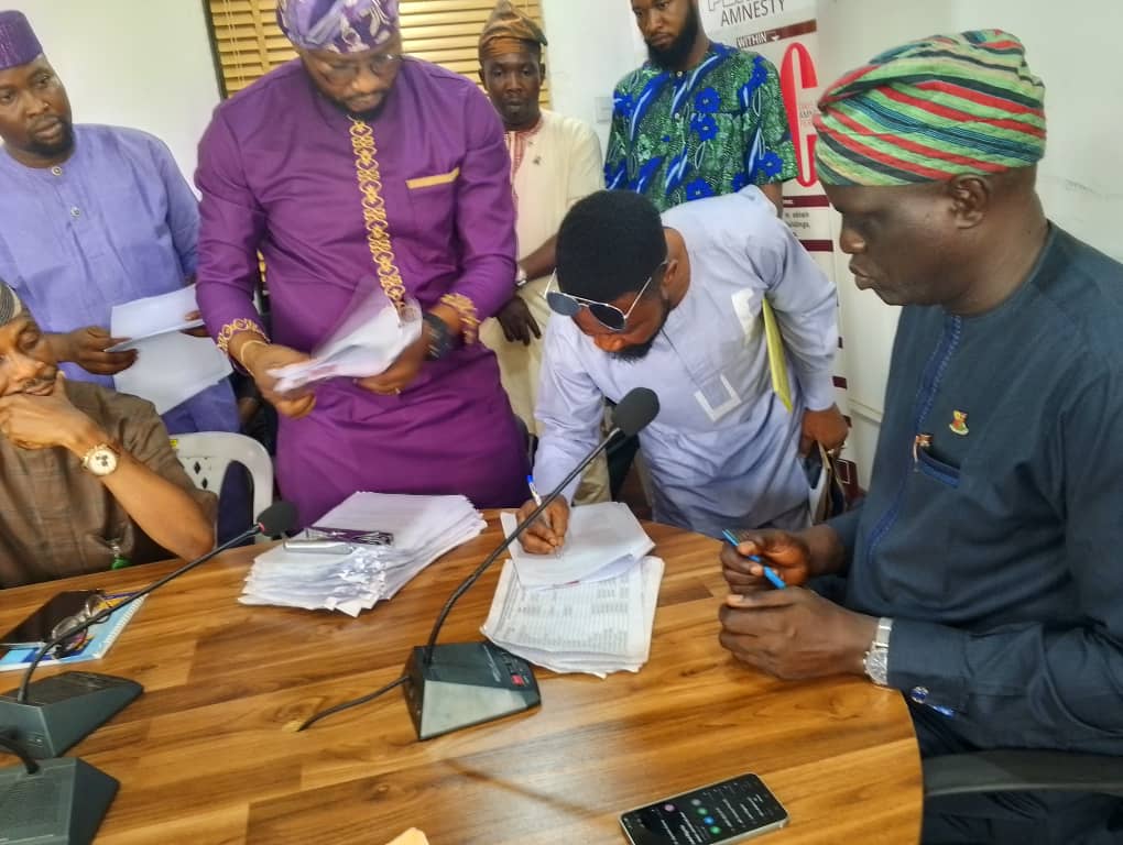 oyo-state-pays-n264m-as-compensation-for-property-owners-on-circular-road.jpg