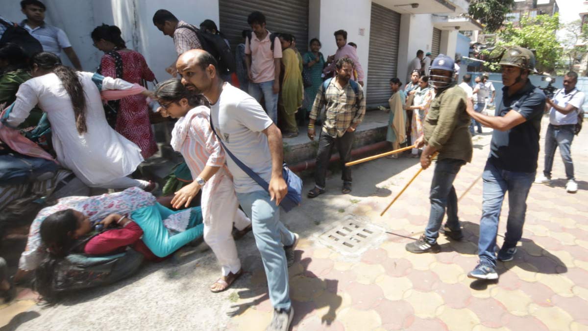 police-action-fails-to-deter-agitation-by-jobless-teachers-outside-ssc-office.jpg