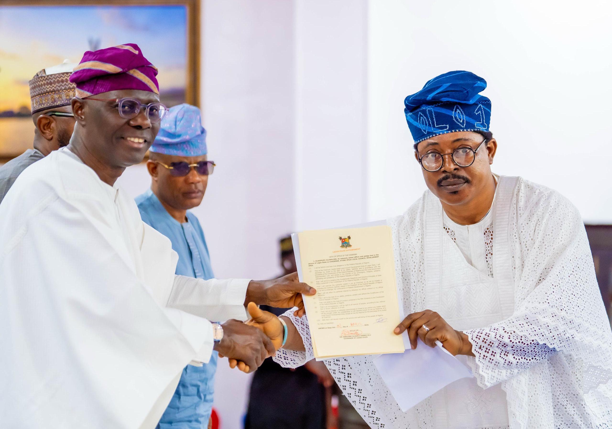 sanwo_olu-swears-in-ayobo-ipaja-lcda-new-chairman-days-after-ex-chairs-death.jpg