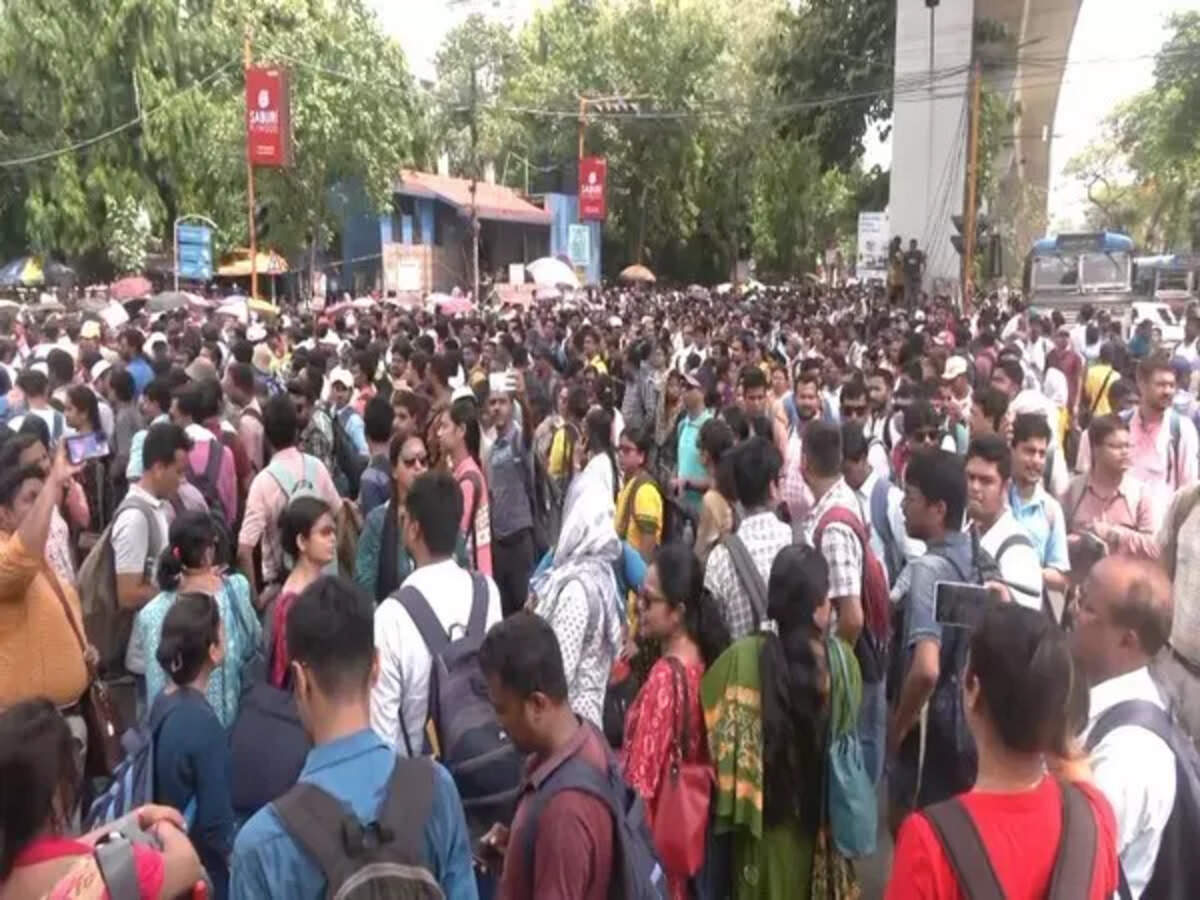 west-bengal-ssc-scam-protesters-allow-ssc-chairman-to-leave-office-after-40-hours-of-blockade.jpg
