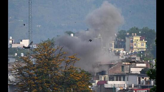 13-killed-over-50-injured-in-poonch-dist-as-pak-army-pounds-villages-along-loc-in-j-k-poonch-worst-hit-people-evacuated-1.jpg