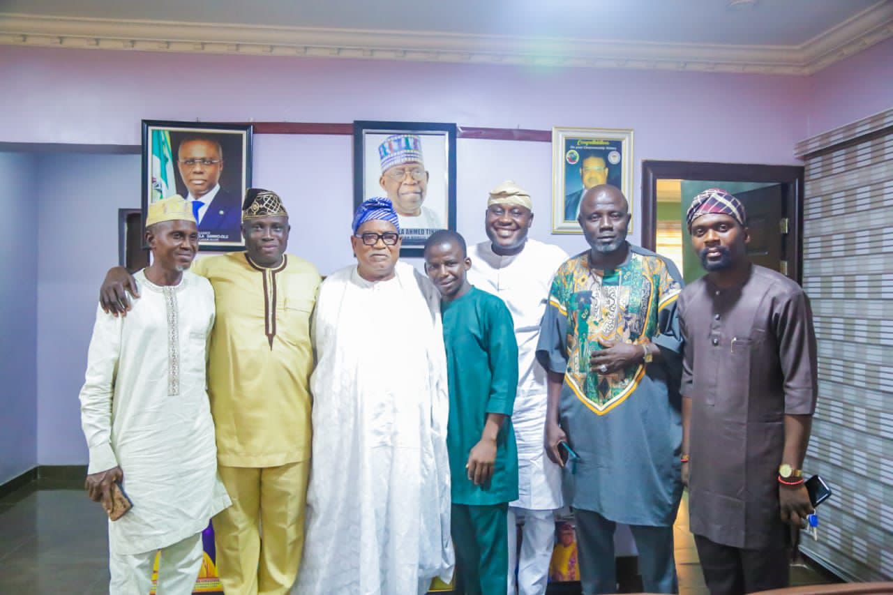apc-councillorship-candidates-in-ifelodun-lcda-pay-courtesy-visit-to-mayor-okeowo.jpg