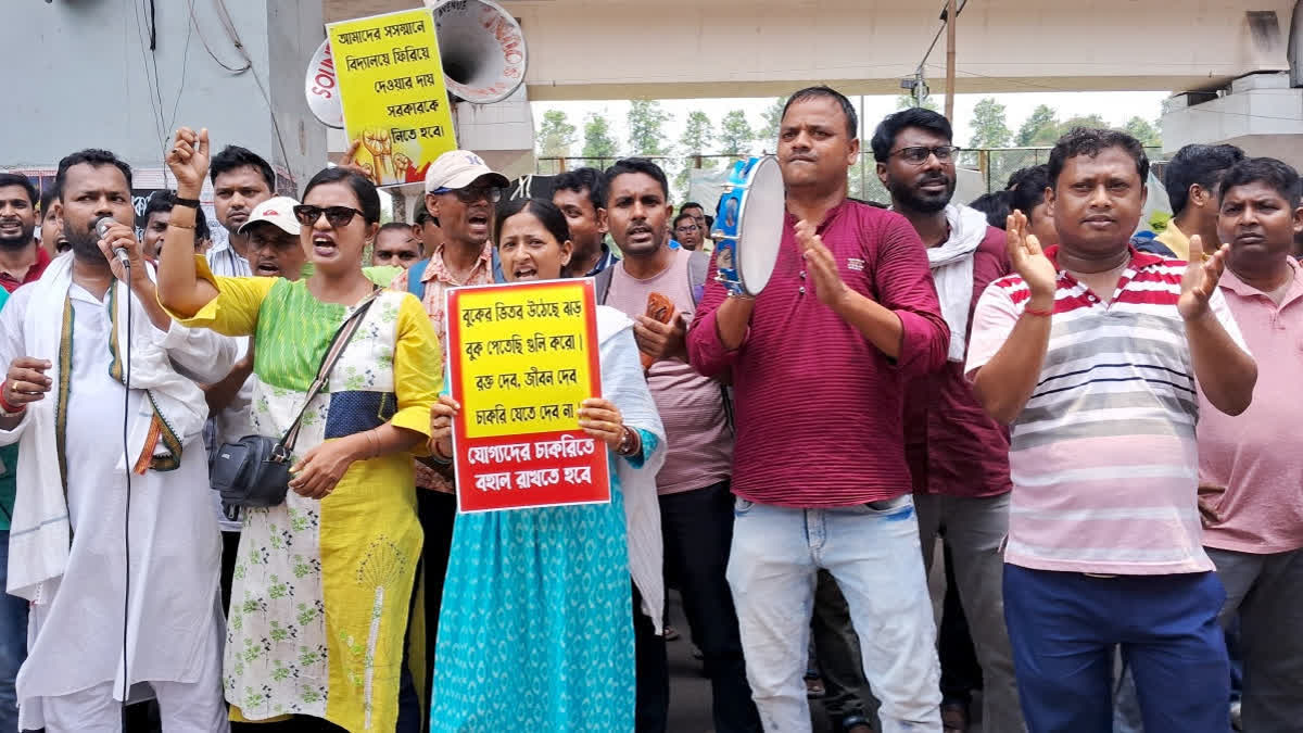 bengal-protesting-teachers-vow-not-to-sit-for-fresh-tests-to-take-agitation-to-delhi.jpg