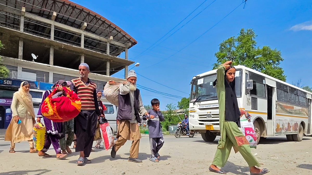 border-regions-begin-to-reopen-as-ceasefire-holds-villagers-return-home-amid-reduced-tensions.jpg