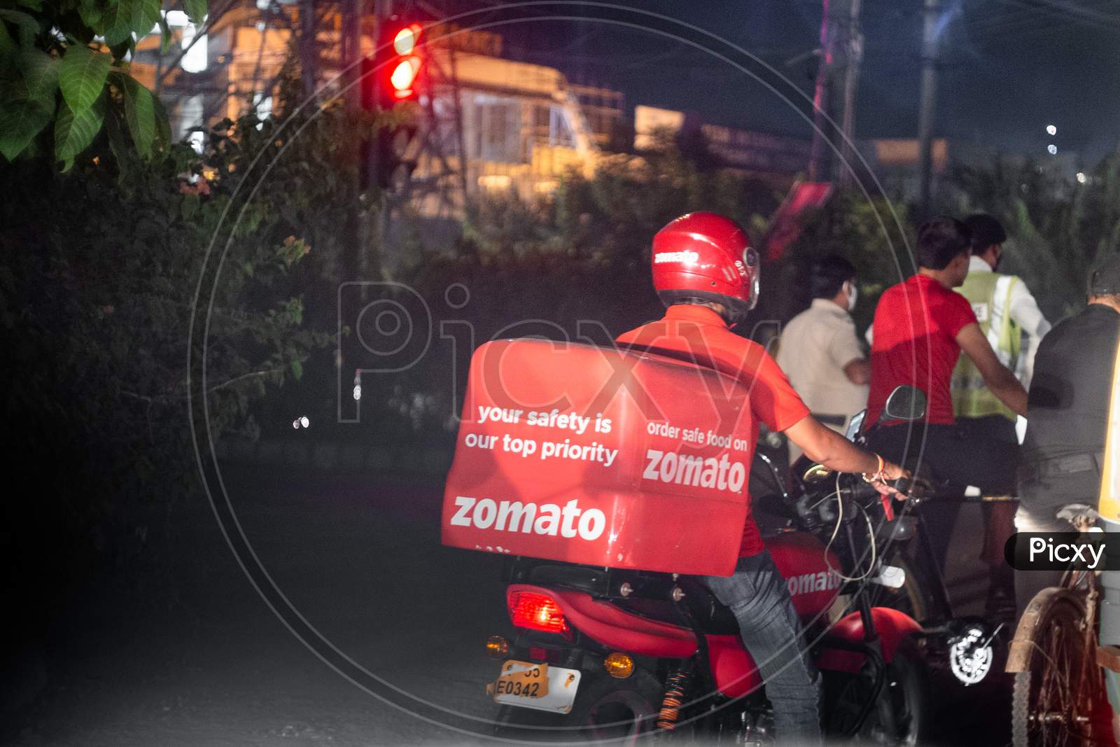 how-safe-are-your-home-delivery-foods-experts-flag-serious-health-risks.jpg