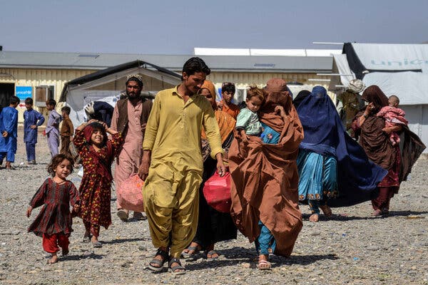 pahalgam-terror-attack-sc-stays-deportation-of-6-member-family-to-pak-directs-authorities-to-check-documentsi.jpg
