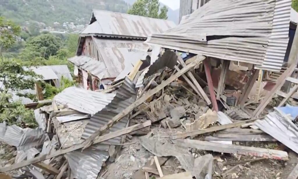 pakistani-troops-shell-areas-near-loc-woman-killed.jpg