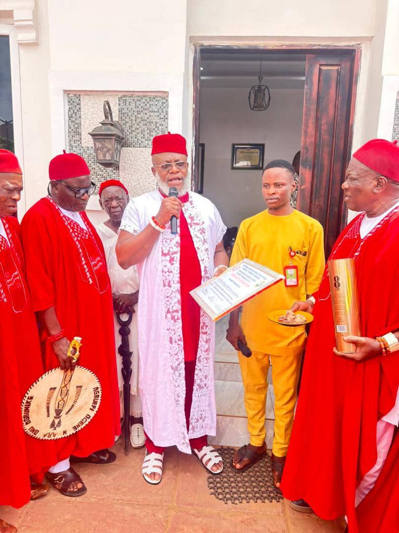 political-science-students-pay-courtesy-visit-to-ogene-ogbunike.jpg
