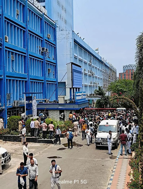 protests-intensify-at-vikas-bhavan-after-violent-clashes-between-teachers-and-police.jpg