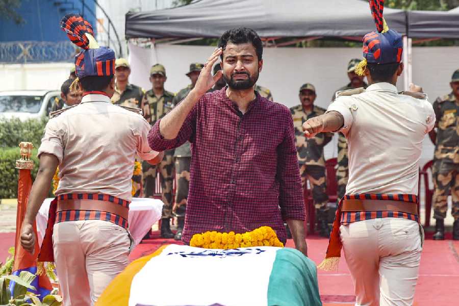 slain-bsf-troopers-body-returns-to-patna-son-expresses-pride-in-his-fathers-sacrifice.jpg