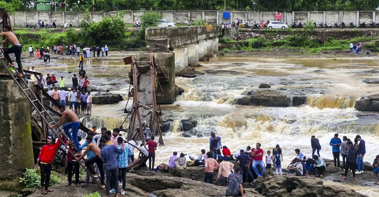 4-dead-18-injured-as-unsafe-pune-river-bridge-collapses-crowd-ignored-warning-say-officials.jpg