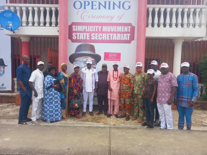 amb-emeni-ibe-visits-national-leader-of-simplicity-movement-high-chief-sobomabo-jackrich.jpg