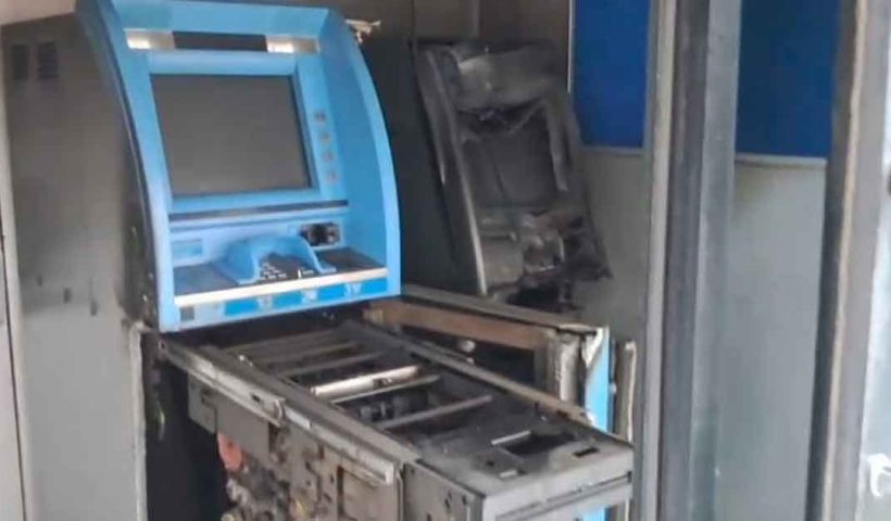 atm-heist-in-siliguri-sparks-fears-of-inter-state-crime-gang-over-e282b910-49-lakh-looted.jpg