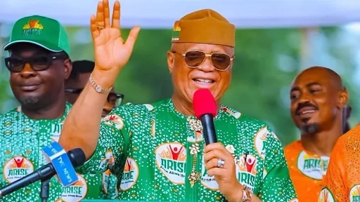 breaking-governor-umo-eno-leaves-pdp-for-apc.jpg