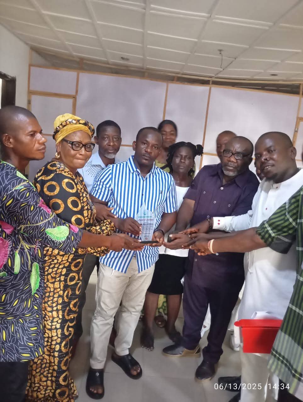 commander-onyeocha-honoured-as-orashi-national-congress-visits-ospac.jpg