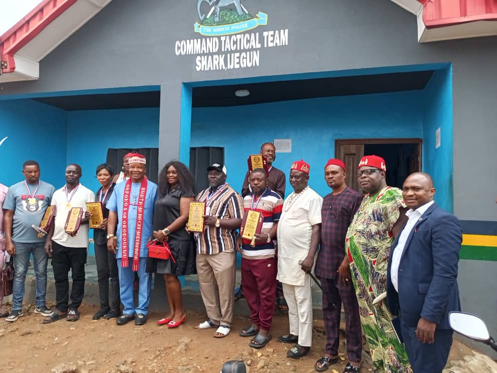 eze-chika-nwokedi-honours-police-officers-of-tactical-team-ijegun-for-excellent-performance.jpg