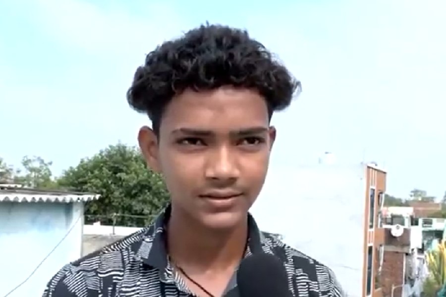 it-was-terrifying-gujarat-teen-who-captured-ahmedabad-plane-crash-on-video-returns-home-traumatised.jpg