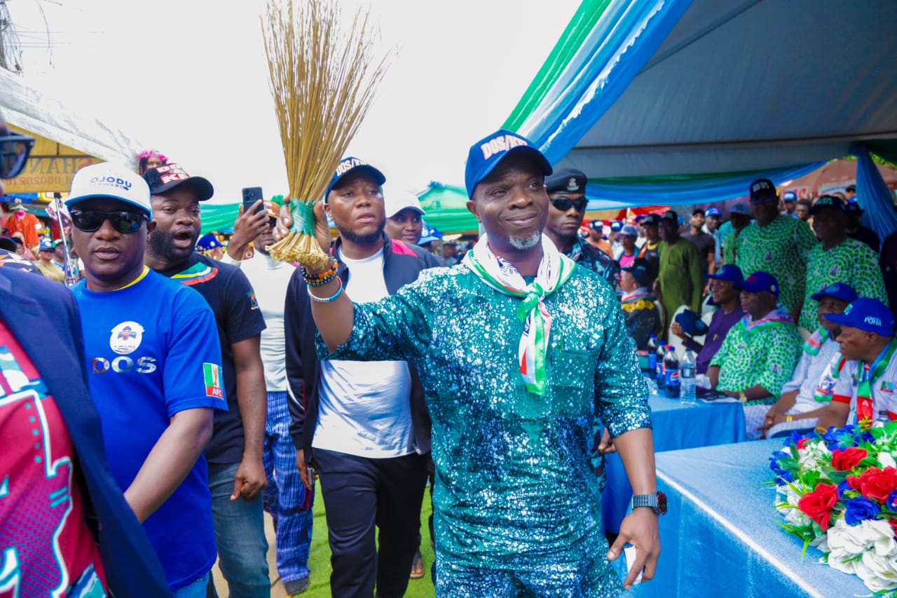 segun-odunmbaku-flags-off-re-election-campaign-amidst-massive-turnout-at-ogba-ojodu.jpg