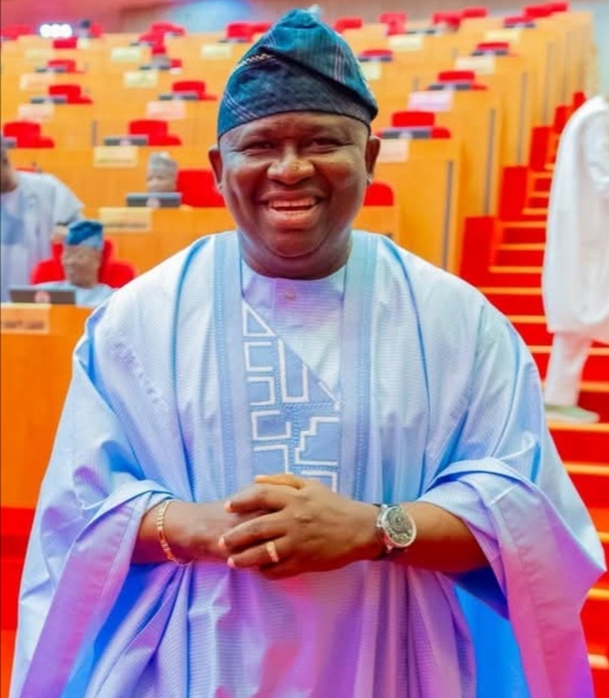 senator-adeola-sponsors-190-muslims-to-holy-pilgrimage-in-mecca-shares-massive-sallah-gifts.jpg