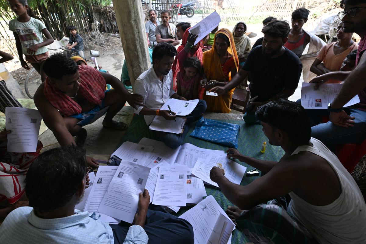 bjp-prepares-for-voter-list-revision-in-bengal-training-party-workers-for-smooth-process.jpg