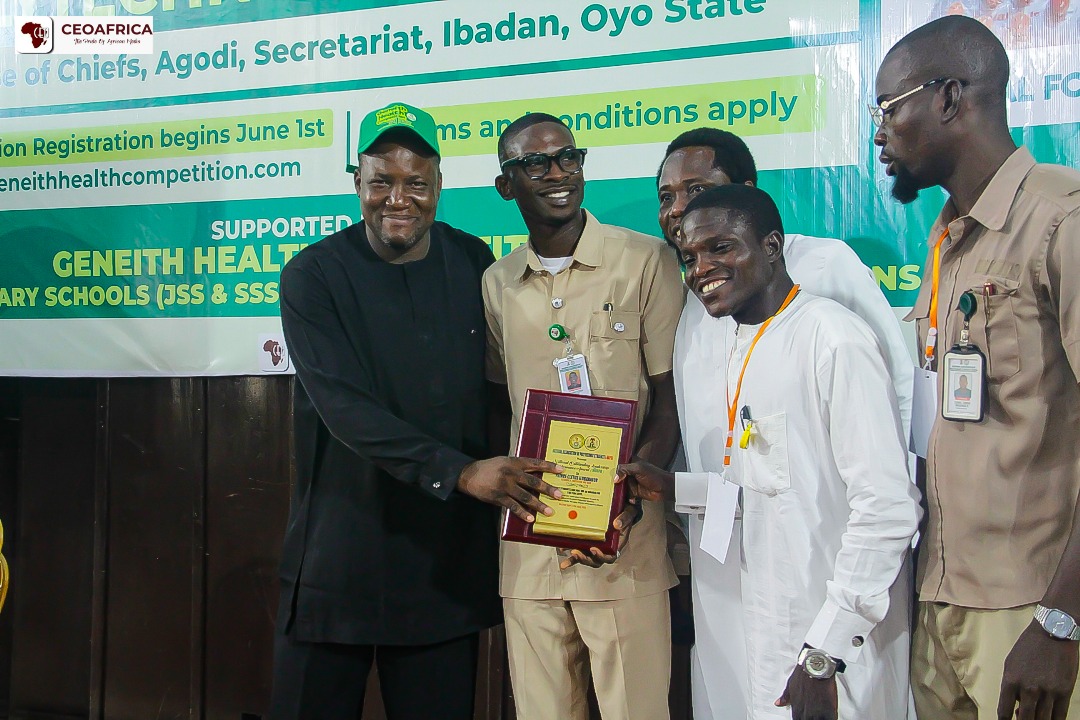 ceoafrica-boss-geneith-pharmaceuticals-md-receive-naps-excellence-award.jpg