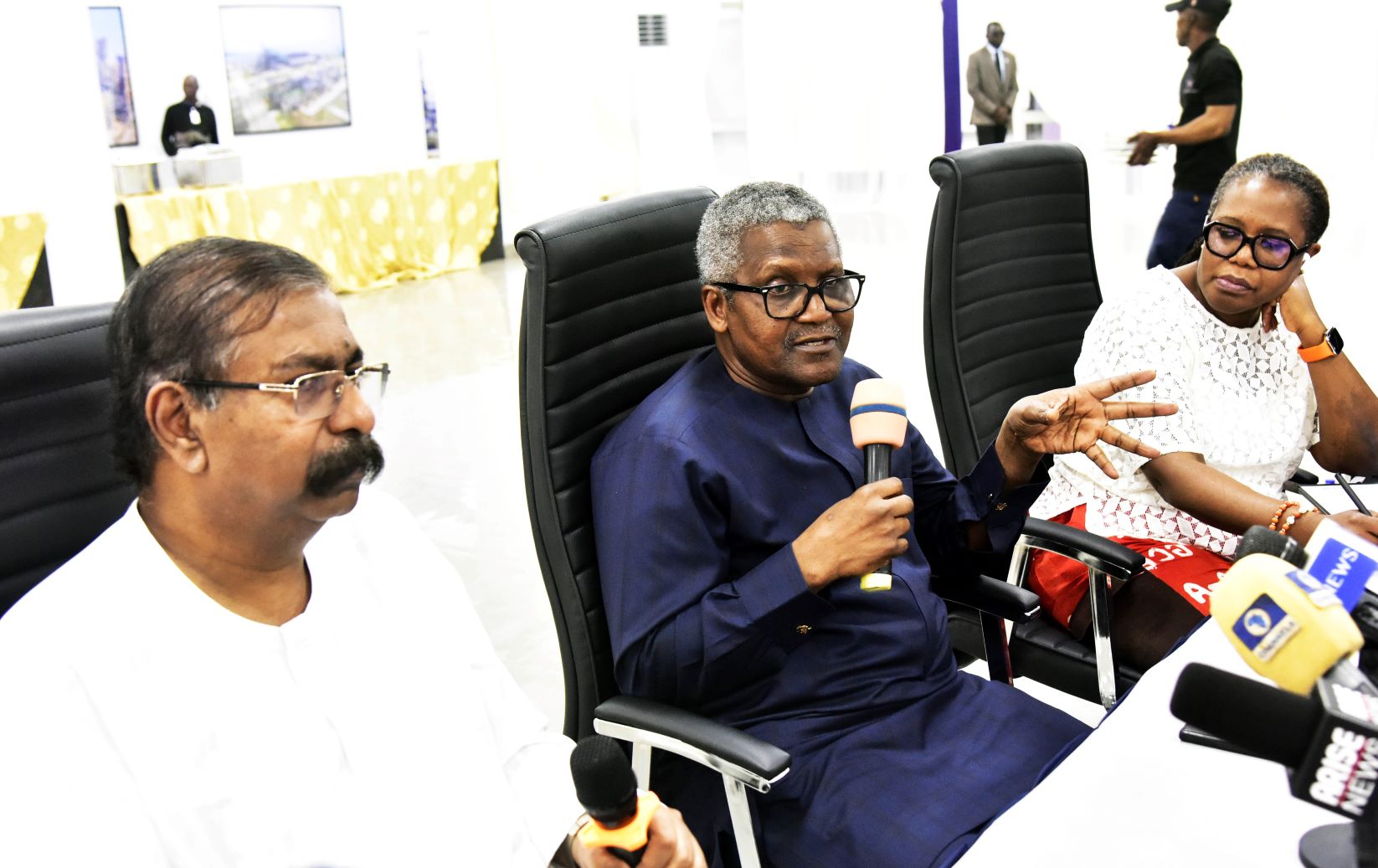 dangote-tells-global-ceos-africans-will-develop-africa.jpg