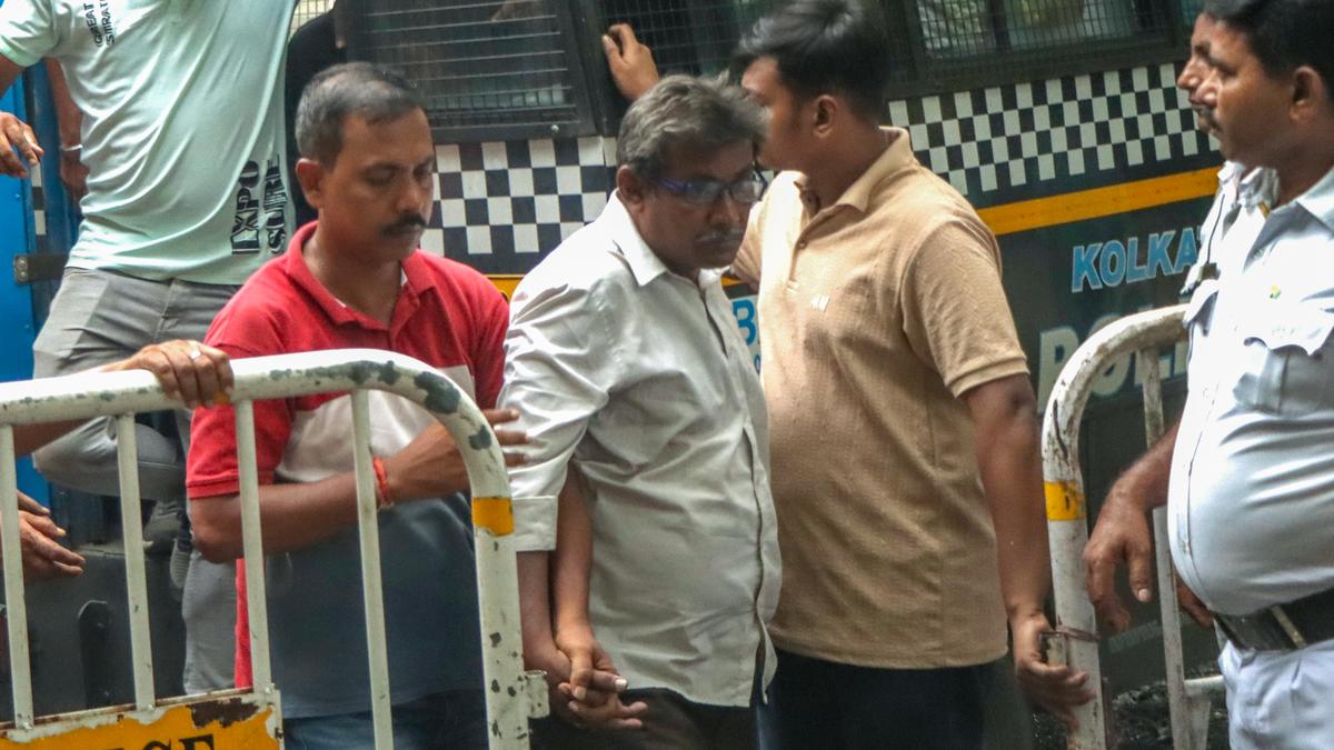 kolkata-college-gang-rape-police-reconstruct-crime-scene-with-arrested-men.jpg