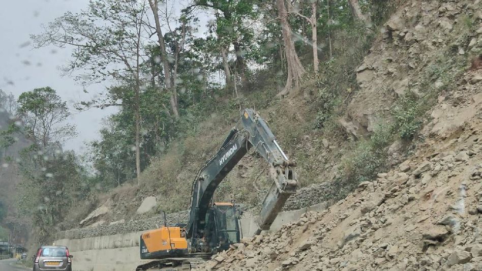 nh10-remains-closed-for-second-consecutive-day-due-to-landslides-and-rockfalls-commuters-advised-to-take-alternative-routes.jpg