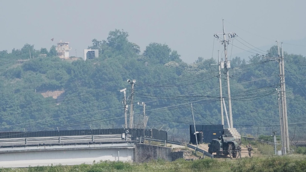 north-korean-crosses-heavily-fortified-border-to-south-korea.jpg