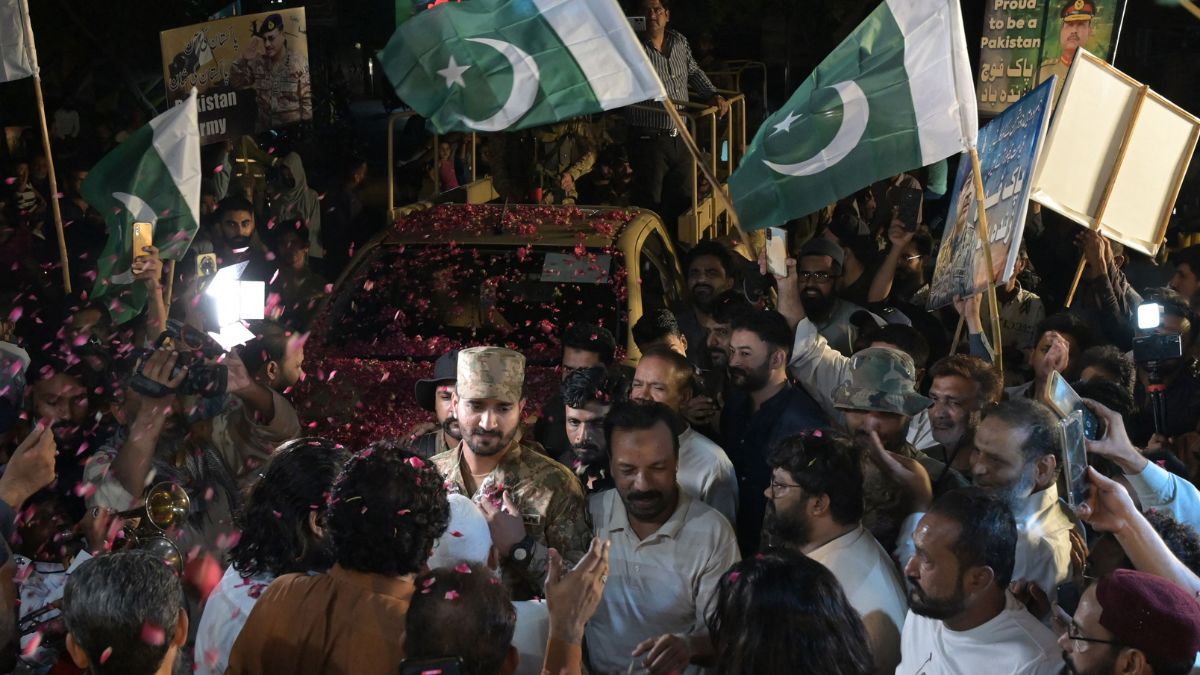 pakistan-abolishes-death-penalty-for-public-stripping-of-women.jpg