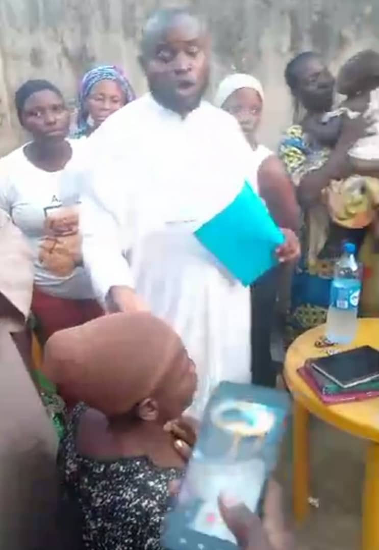 prophet-escapes-lynching-during-crusade-for-using-fake-prophecy-to-dupe-women.jpg