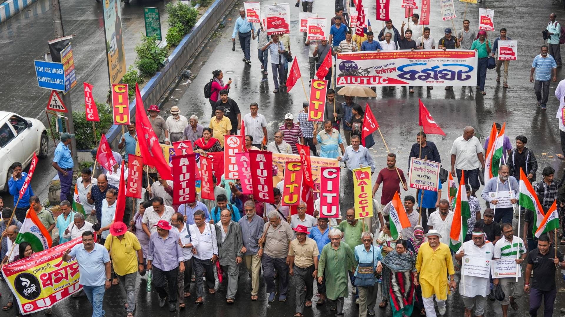 sporadic-violence-across-pockets-in-state-as-strike-enforcers-scuffle-with-police-tmc.jpg