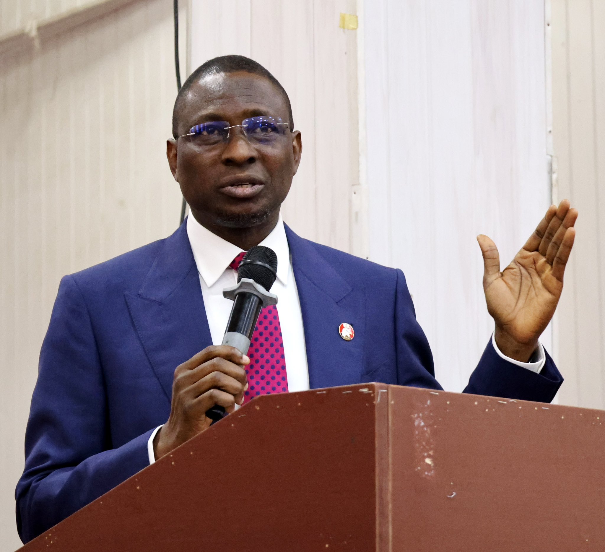 spraying-naira-not-culture-its-a-crime-efcc-chairman-warns.jpg