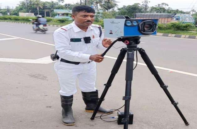 strict-speed-control-campaign-launched-on-kalyani-expressway-to-curb-accidents-laser-guns-to-be-installed-to-monitor-vehicles-speeds.jpg