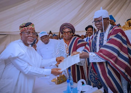 aiyedatiwa-presents-staff-of-office-to-new-alale-of-akungba.jpg