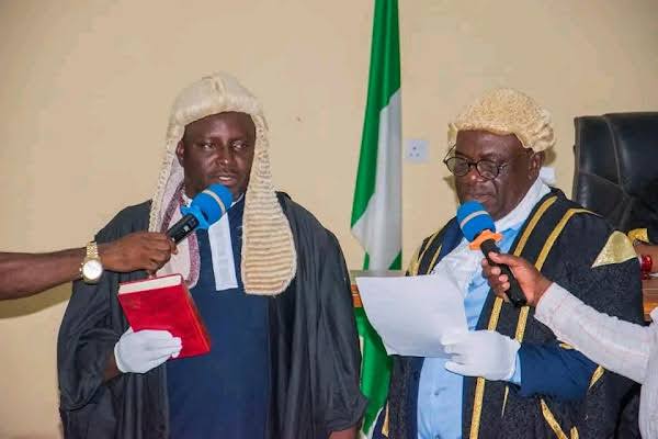 benue-state-house-of-assembly-in-turmoil-speaker-aondona-dajoh-resigns-alfred-emberger-emerges-as-new-speaker-amid-promises-of-unity-and-fairness.jpg
