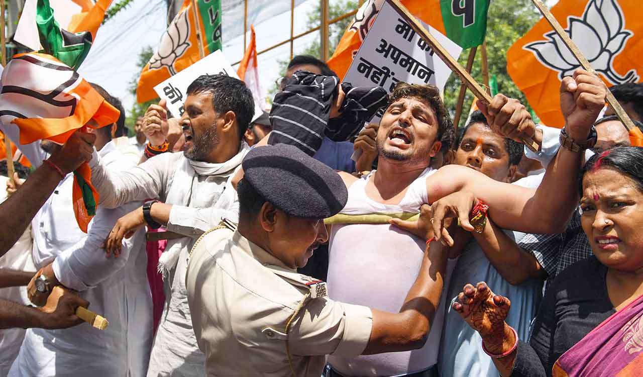 bjp-workers-storm-bihar-congress-hq-over-abusive-language-targeting-pm.jpg